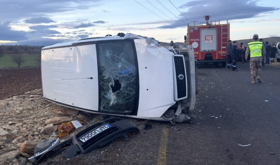 Mardin’in Mazıdağı ilçesinde iki aracın kafa kafaya çarpışması sonucu meydana