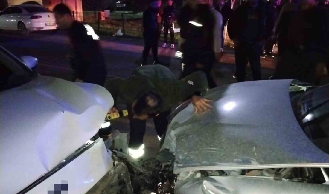 Mardin’de iki otomobilin çarpıştığı kazada 3’ü çocuk 6 kişi yaralandı.