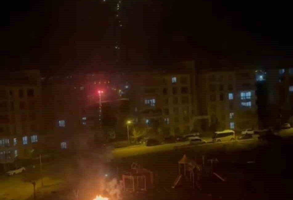 Mardin’in Nusaybin ilçesinde 14 Şubat Sevgililer Günü dolayısıyla sevgilisine aşkını