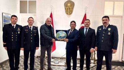 Muğla’nın Marmaris ilçe merkezi ve çevre adalarda 44 yıldır gönüllü