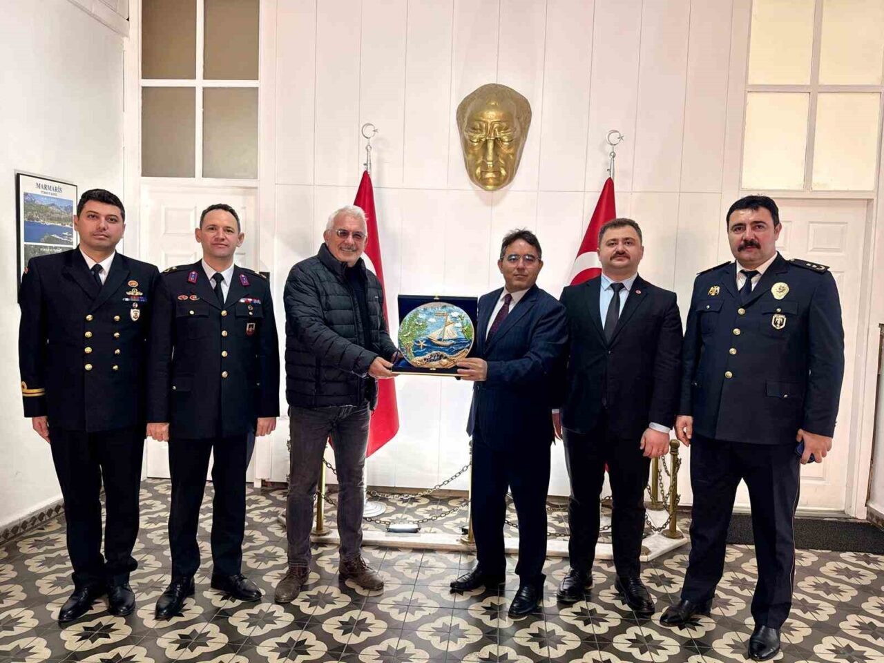 Muğla’nın Marmaris ilçe merkezi ve çevre adalarda 44 yıldır gönüllü