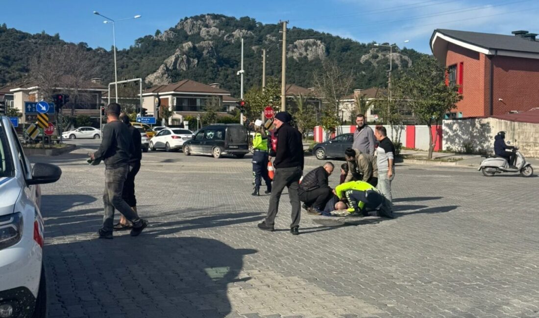 Muğla’nın Marmaris ilçesinde meydana gelen trafik kazasında bir araç yayaya