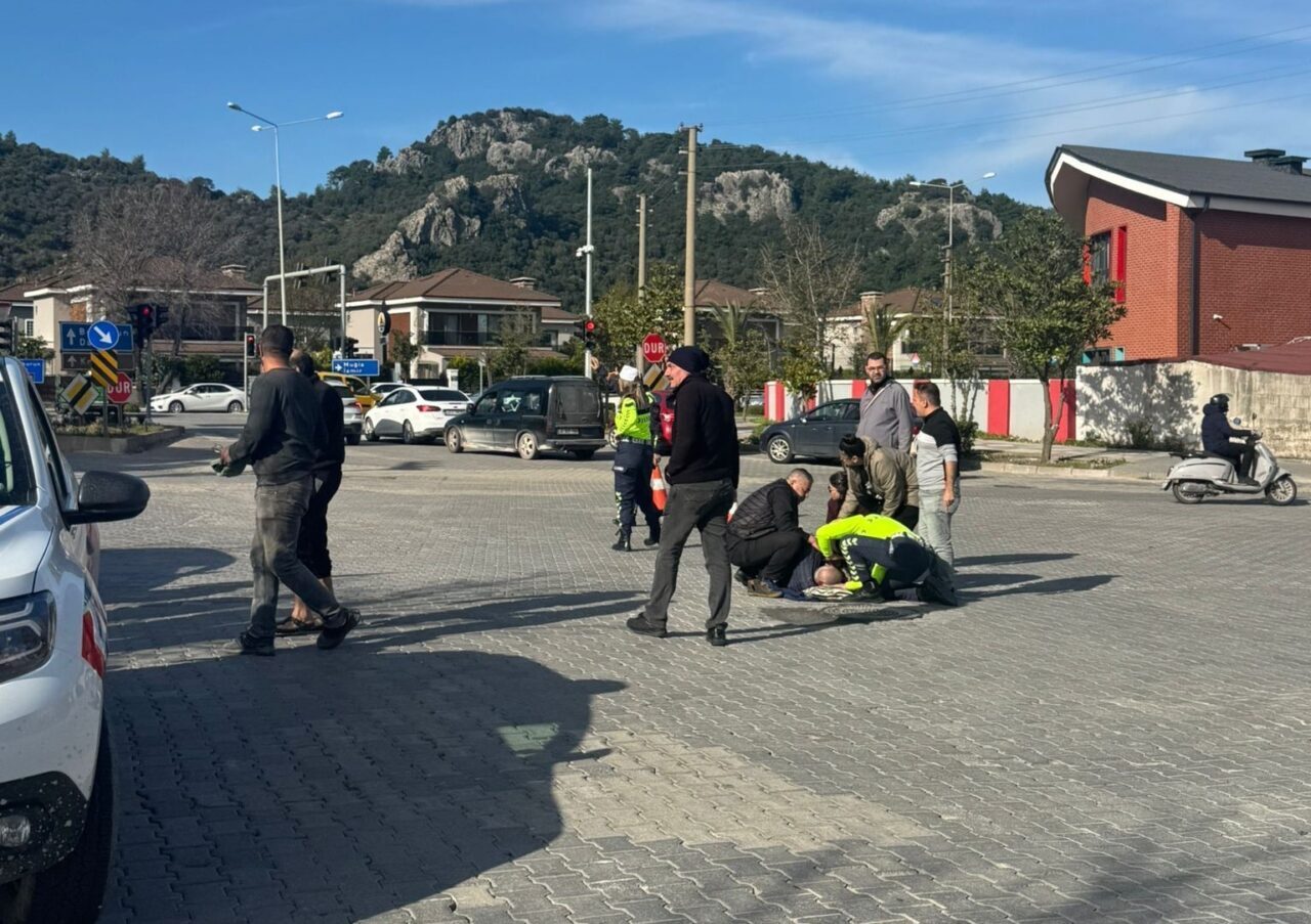 Muğla’nın Marmaris ilçesinde meydana gelen trafik kazasında bir araç yayaya