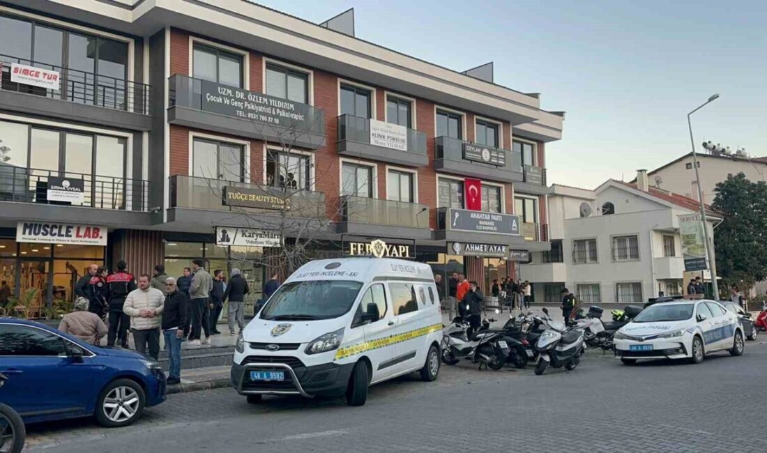 Muğla’nın Marmaris ilçesinde çıkan silahlı kavgada 2 kişi silahla vurularak