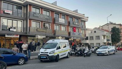 Muğla’nın Marmaris ilçesinde çıkan silahlı kavgada 2 kişi silahla vurularak