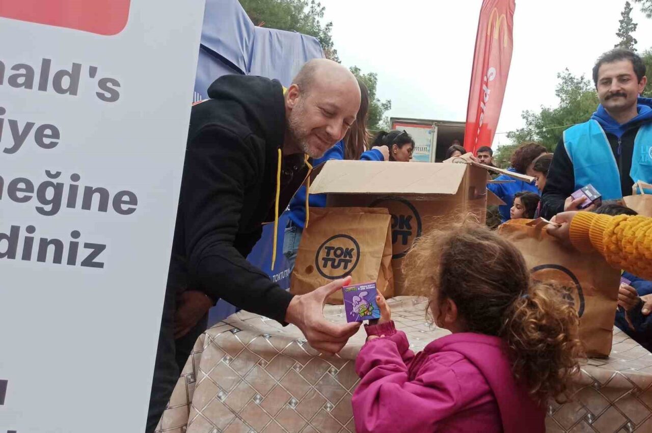 TOKTUT Derneği, Ramazan ayı kapsamında Hatay’ın Kırıkhan ilçesindeki konteyner kentlerde