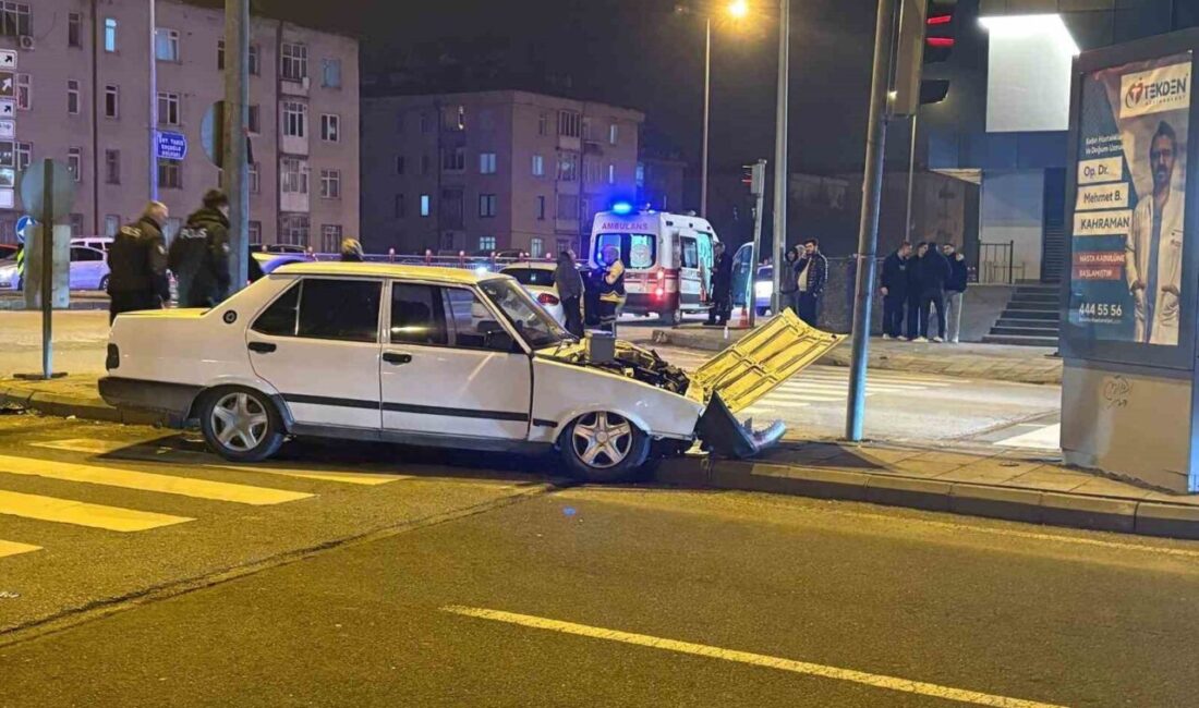 Kayseri’nin Melikgazi ilçesinde kavşakta iki otomobil çarpışırken, kazada yaralanan olmadı.