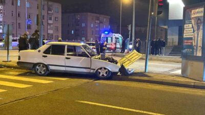 Kayseri’nin Melikgazi ilçesinde kavşakta iki otomobil çarpışırken, kazada yaralanan olmadı.