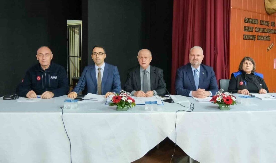 Menemen’in muhtemel afetlere karşı hazır olması için ilçedeki kamu kuruluşları