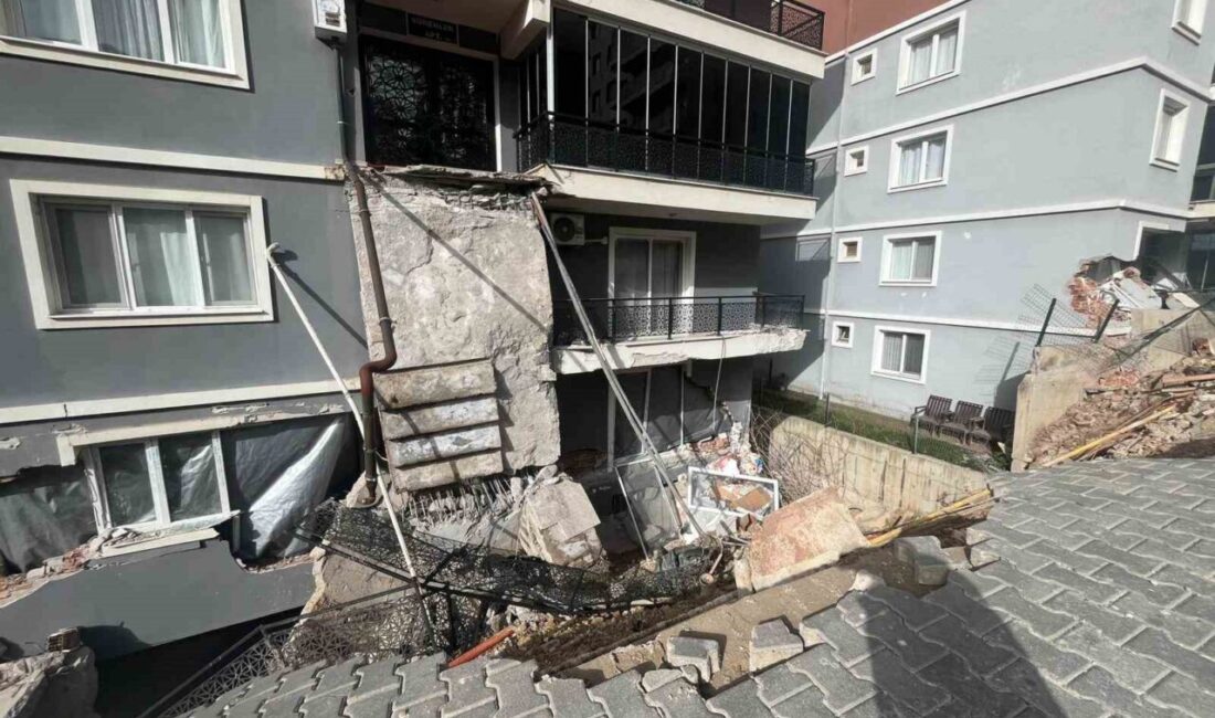 İzmir’in Menemen ilçesinde istinat duvarının çökmesi sonucu 4 binanın hasar