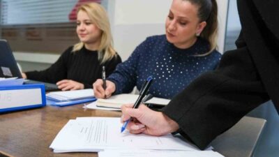 Menemen’de üniversite sınavlarına hazırlanan gençlerin sınav harçlarını bu yıl da