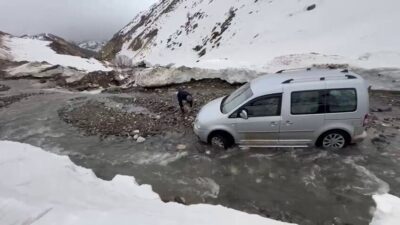 Adıyaman’ın Sincik ilçesine bağlı Yarpuzlu köyünde menfez bulunmayan yol sağanak