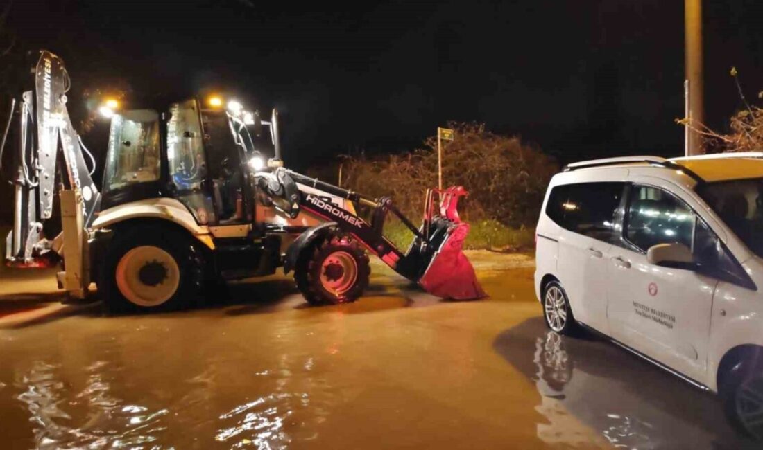 Menteşe Belediyesi ekipleri, ilçe genelinde etkisini gösteren aşırı yağışlara karşı