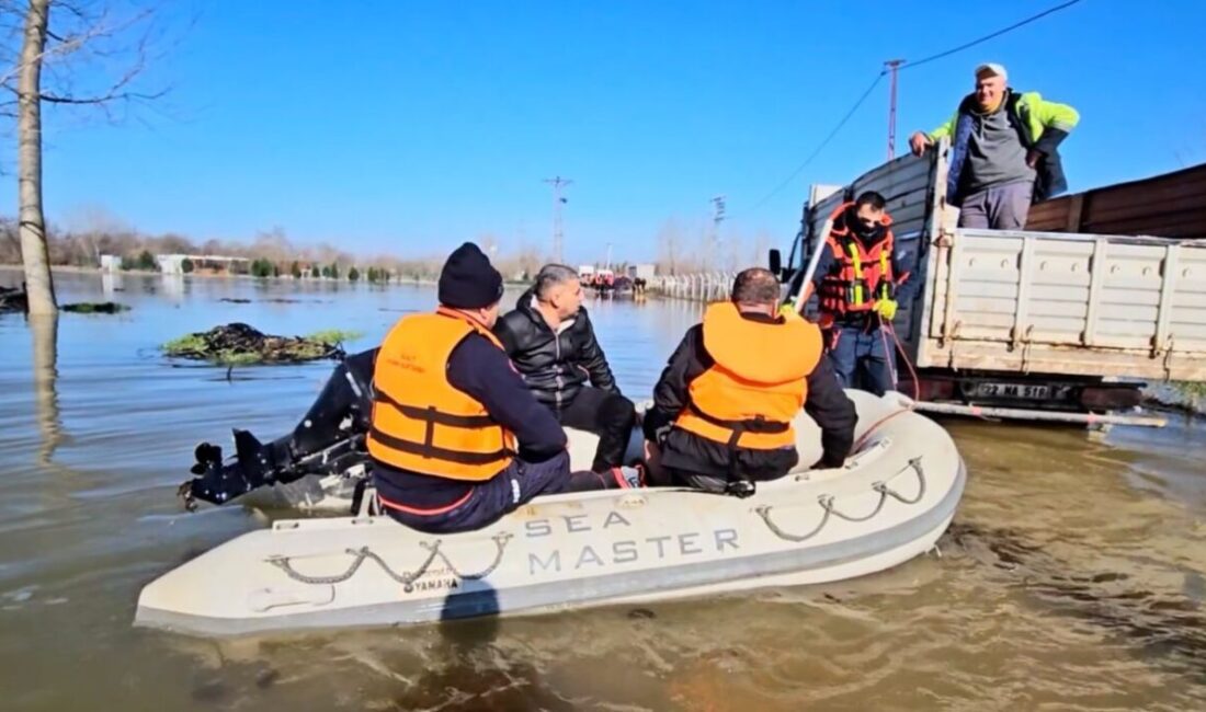 Edirne’de Meriç Nehri’nin yatağından taşması sonucu su baskınlarının yaşandığı Bosnaköy
