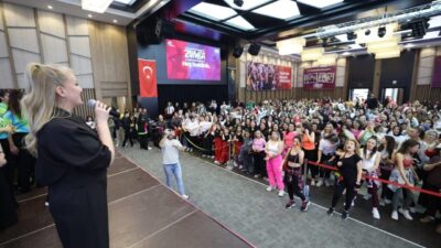 Merkezefendi Belediyesi tarafından dördüncü kez düzenlenen Zumba LoveStar Masterclass etkinliği