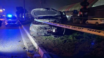 Mersin’de, tırı sollamak isterken yaya geçidinden karşıya geçmek için refüjde