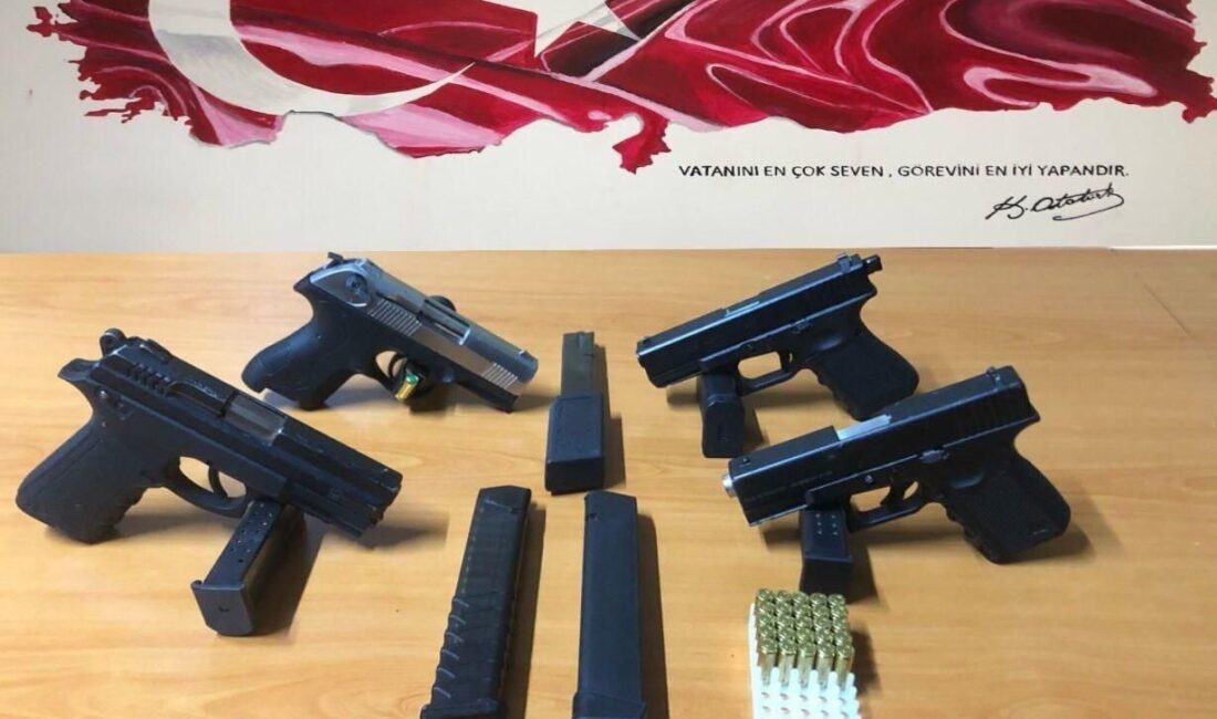 Mersin’de çok sayıda silah ile uyuşturucu madde ele geçirilirken, aranan