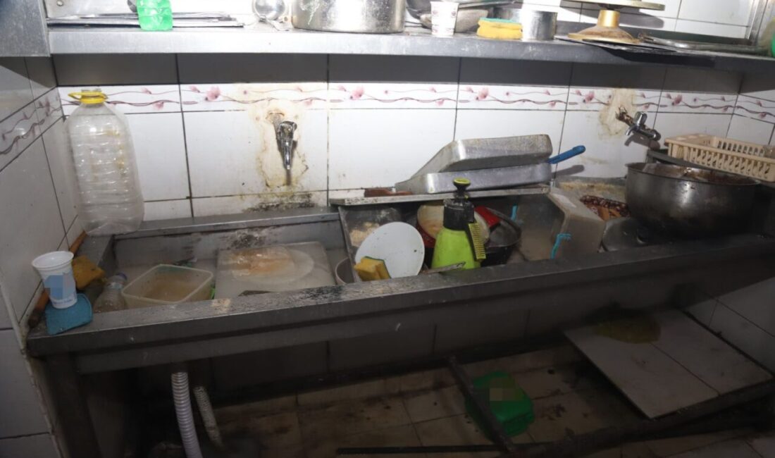 Mersin’in Akdeniz ilçesinde Ramazan denetimlerini sıklaştıran zabıta ekipleri, hijyen kurallarına