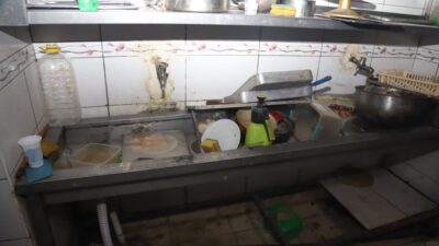 Mersin’in Akdeniz ilçesinde Ramazan denetimlerini sıklaştıran zabıta ekipleri, hijyen kurallarına