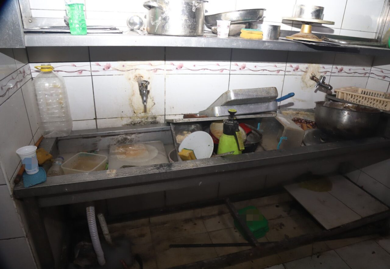 Mersin’in Akdeniz ilçesinde Ramazan denetimlerini sıklaştıran zabıta ekipleri, hijyen kurallarına