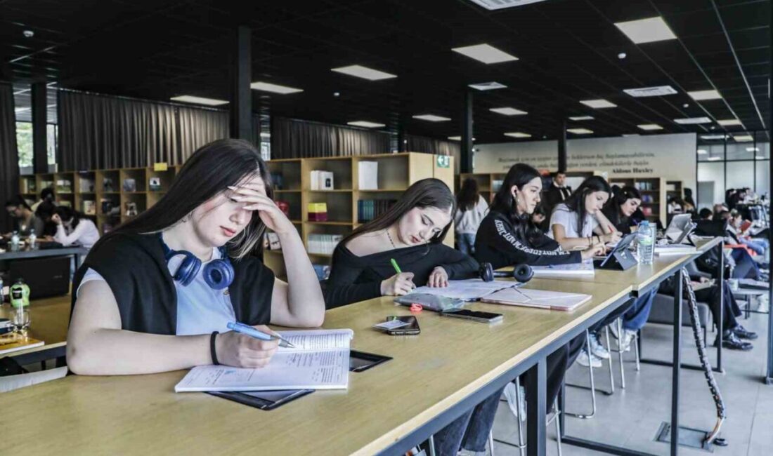 Mersin Büyükşehir Belediyesi, kent genelinde hizmet veren 14 okuma salonu