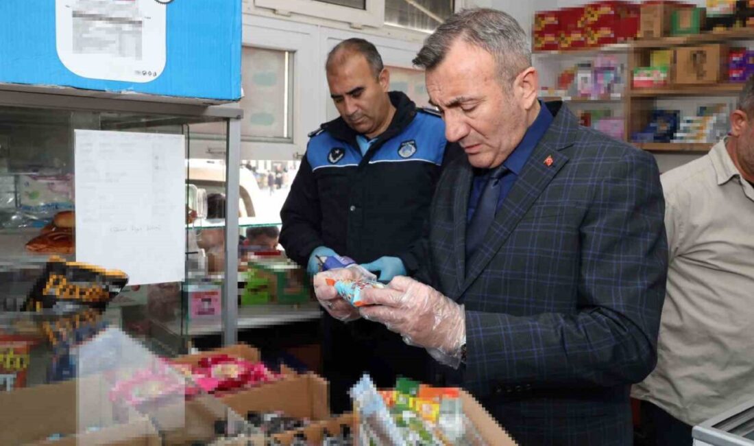 Mersin’in merkez Akdeniz ilçesinde, okul kantinlerine yönelik denetimlerini sürdüren zabıta