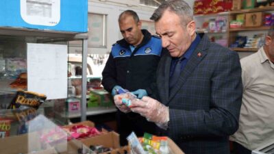Mersin’in merkez Akdeniz ilçesinde, okul kantinlerine yönelik denetimlerini sürdüren zabıta