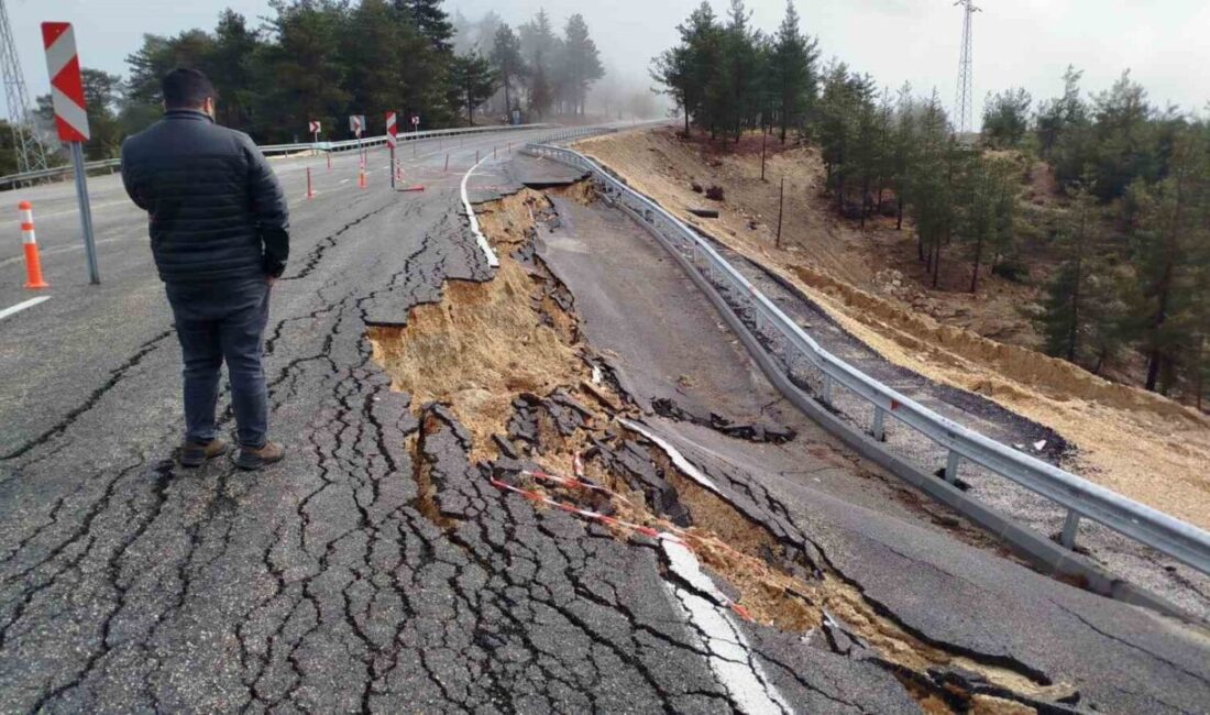 Mersin’in Çamlıyayla ilçesinde 2 gündür devam eden yağışlı havanın etkisiyle