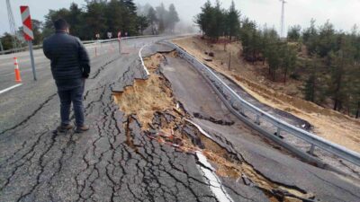 Mersin’in Çamlıyayla ilçesinde 2 gündür devam eden yağışlı havanın etkisiyle