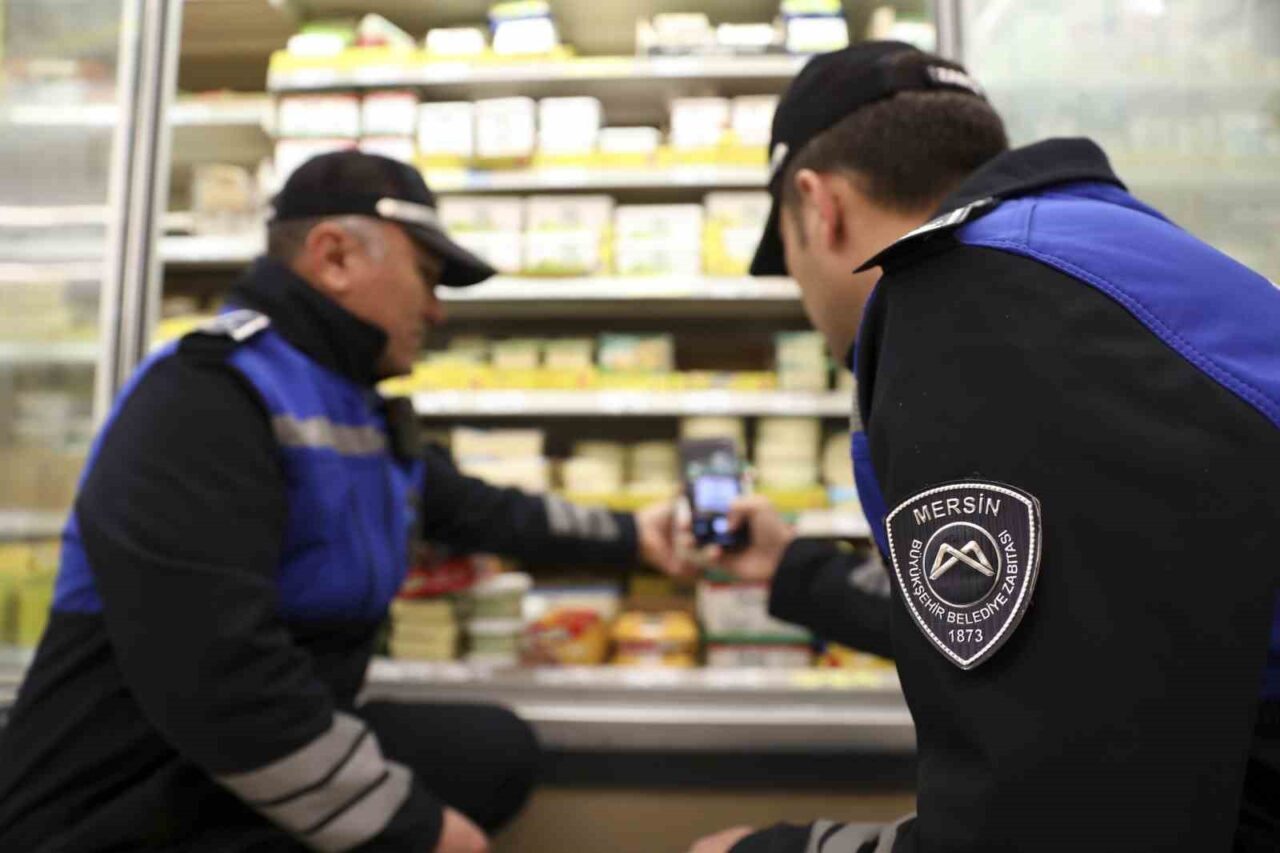 Mersin’de Ramazan ayı öncesinde zincir marketler ve gıda satışı yapılan