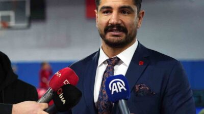 Fenerbahçeli eski futbolcu Mesut Özil, Güreş Milli Takımı’nı ziyaret etti.