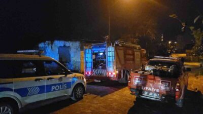 Aydın’ın Efeler ilçesindeki metruk binada çıkan yangın itfaiye ekiplerinin hızlı