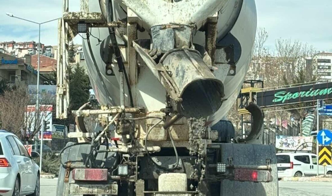 Elazığ’da bir beton mikseri, asfalt yola beton döktü. O anlar