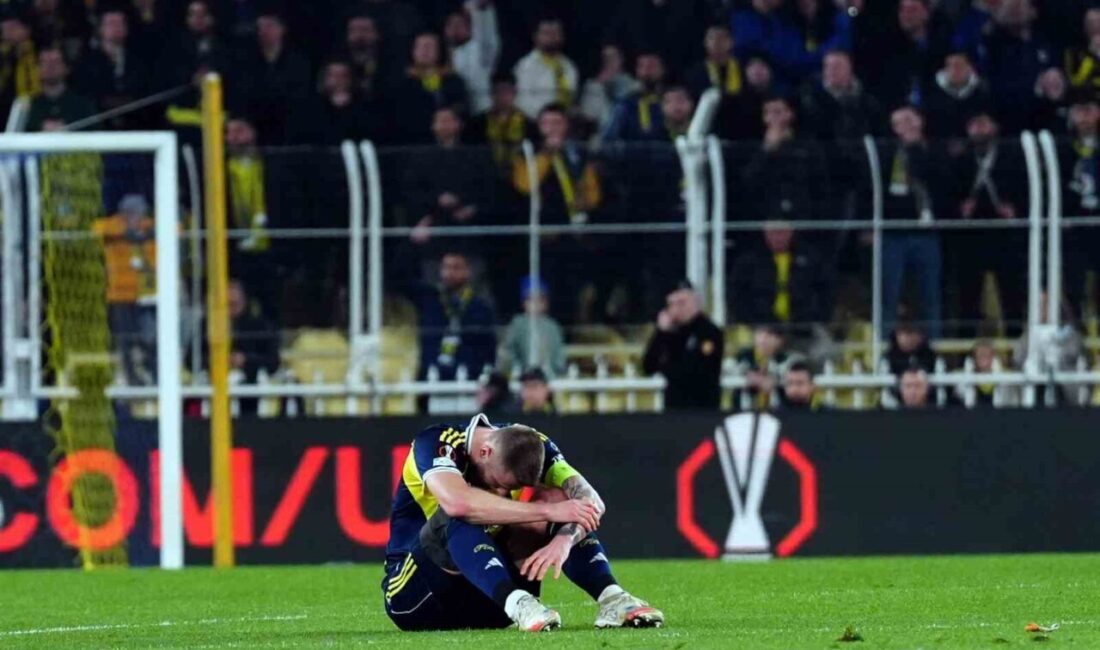 Fenerbahçe’de kaptan Milan Skriniar, Nottingham Forest maçında yaşadığı sakatlık nedeniyle