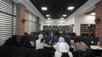 Kağıthane Belediyesi tarafından ilçeye kazandırılan Millet Kıraathaneleri, gençlerin ders çalışma,