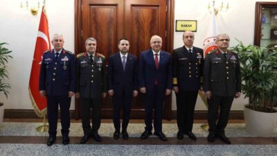 Milli Savunma Bakanı Yaşar Güler ve beraberindeki heyet, Adalet Bakanı