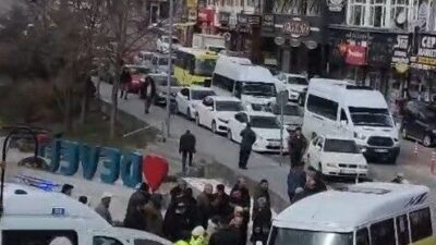 Kayseri’nin Develi ilçesinde yolcu minibüsünden düşen yaşlı adam hayatını kaybetti.