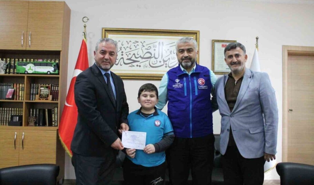 Aydın’ın Efeler ilçesinde ilkokul 2’nci sınıf öğrencisi Alparslan Can, kumbarasında