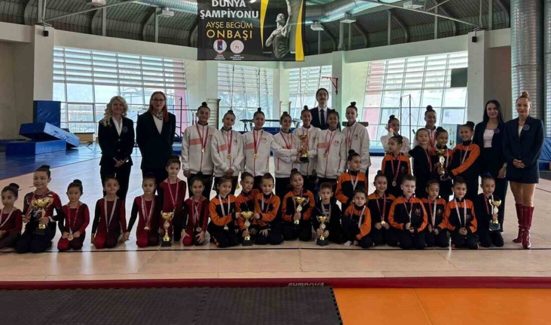 Manisa’da düzenlenen “Milli Cimnastikçi Özay Gönlüm Anma Turnuvası”, yüzlerce sporcunun