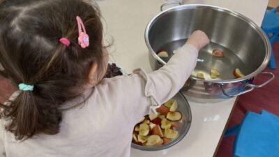 Kütahya’nın Tavşanlı ilçesinde eğitim veren Hande Gül Anaokulu “Minik Eller”