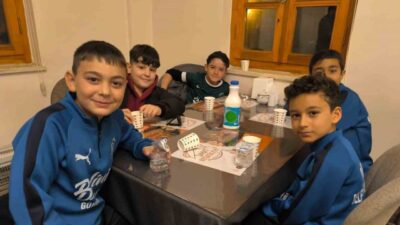 Afyonkarahisar Şuhut Hisarspor’un altyapı takımları, düzenlenen sosyal etkinlikte bir araya