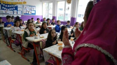 Samsun’da İlkadım İlkokulu öğrencileri, “Maarifin Kalbinde Ramazan” etkinliği kapsamında “tekne