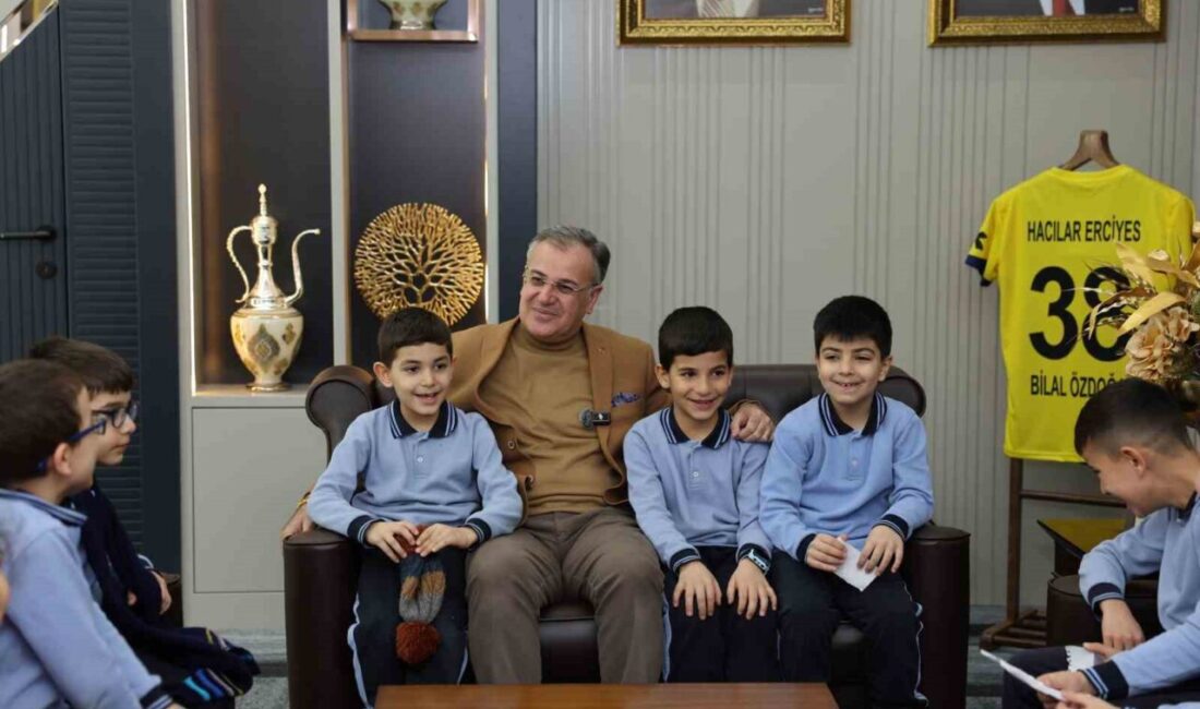 Hacılar Belediye Başkanı Bilal Özdoğan; Hacılar İstiklal İlkokulu 2-A sınıfı