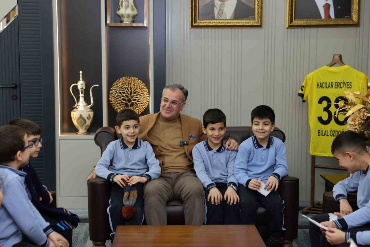 Hacılar Belediye Başkanı Bilal Özdoğan; Hacılar İstiklal İlkokulu 2-A sınıfı