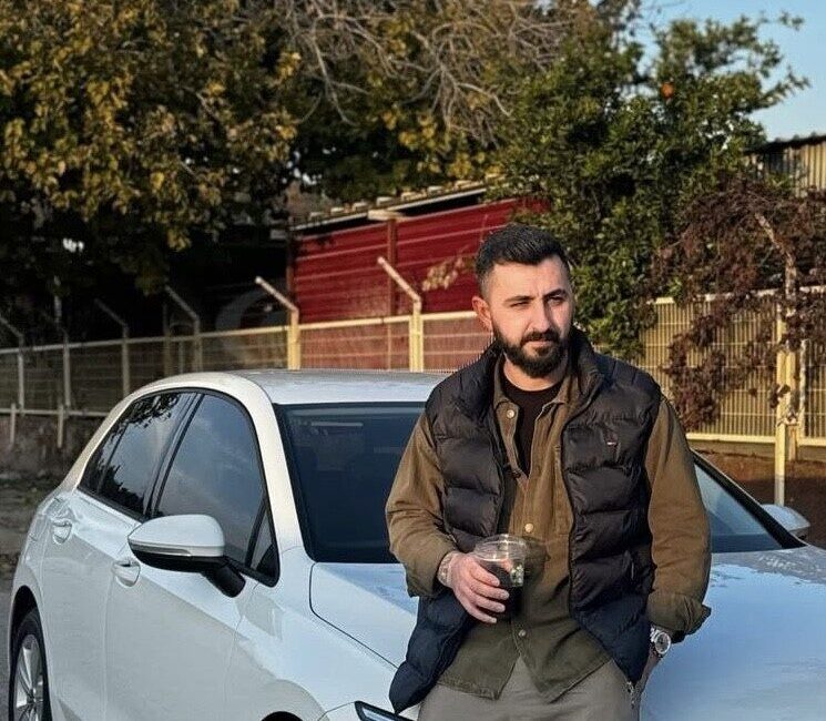 Mersin’in Tarsus ilçesinde motosiklet kazasında ağır yaralanan genç adam hayatını