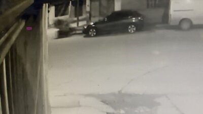 Eskişehir’de yayaya çarpan motosikletin savrularak duvara vurduğu kazada 3 kişi