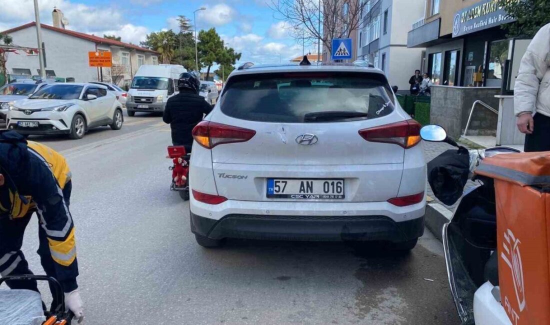Sinop’ta yaya geçidinde yayaya yol vermek için duran otomobile arkadan