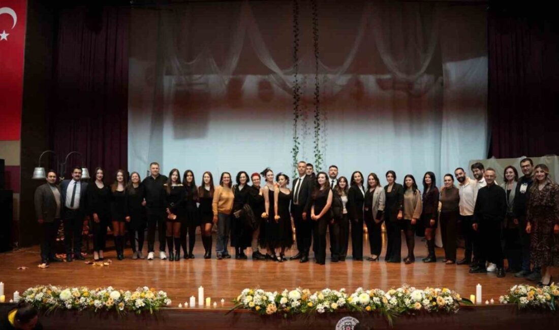MTK Koleji Anadolu Lisesi ve Fen Lisesi öğrencilerinin öğretmenleriyle birlikte