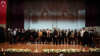 MTK Koleji Anadolu Lisesi ve Fen Lisesi öğrencilerinin öğretmenleriyle birlikte