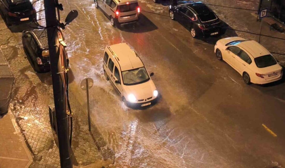 Muğla’nın Menteşe ilçesinde sağanak yağış etkili oldu, bazı sokaklarda su